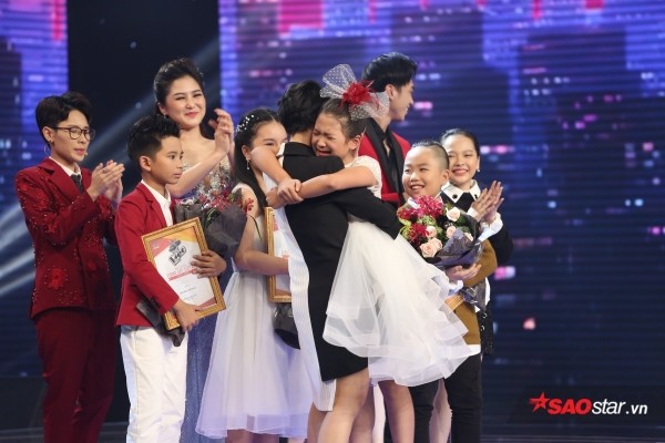 Quan quan The Voice Kids 2017 danh tien thuong phu me lo cho em-Hinh-5